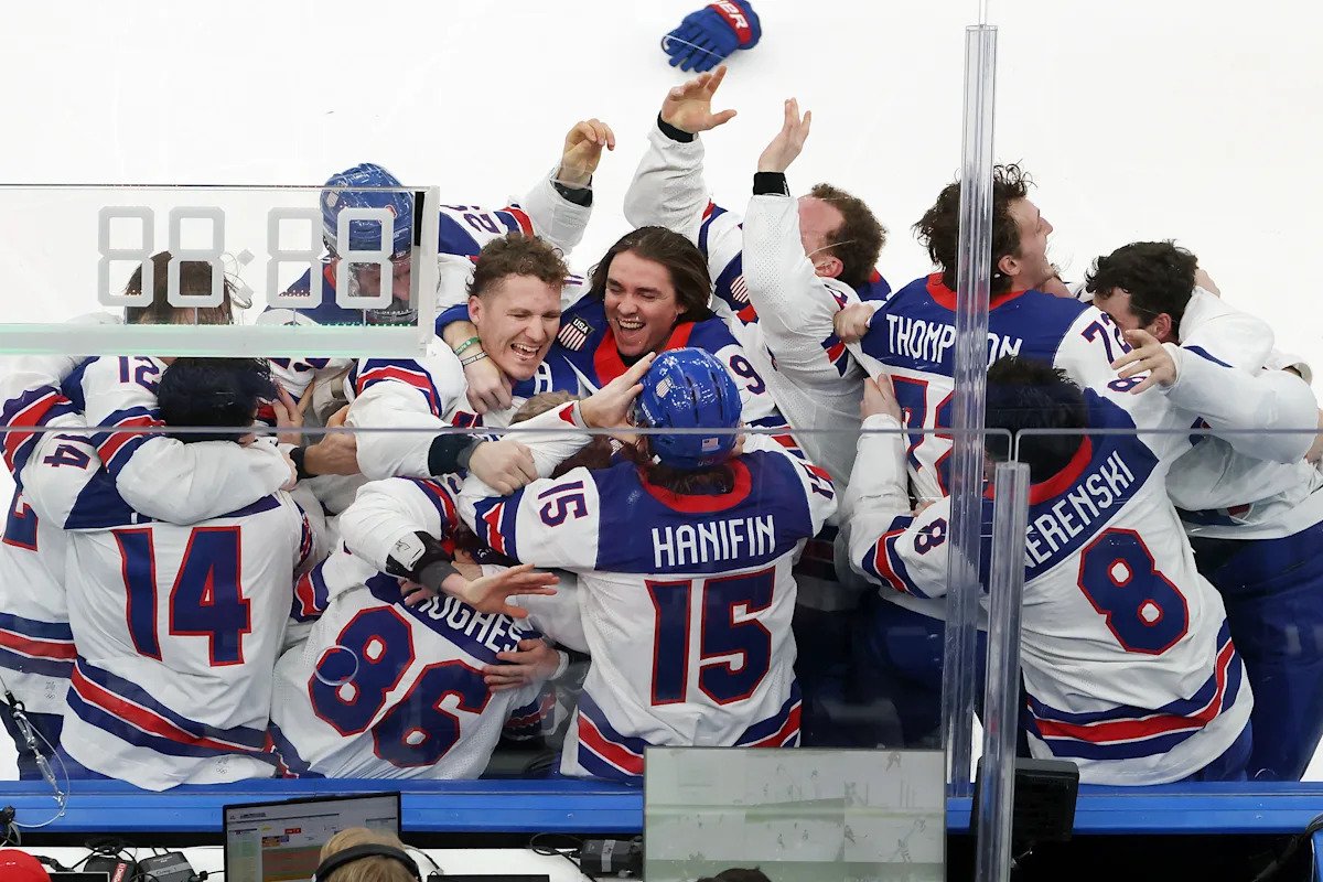 Juegos Olímpicos de Invierno de 2026: el disco ganador ‘perdido’ de Jack Hughes aparece exactamente donde se supone que debe estar