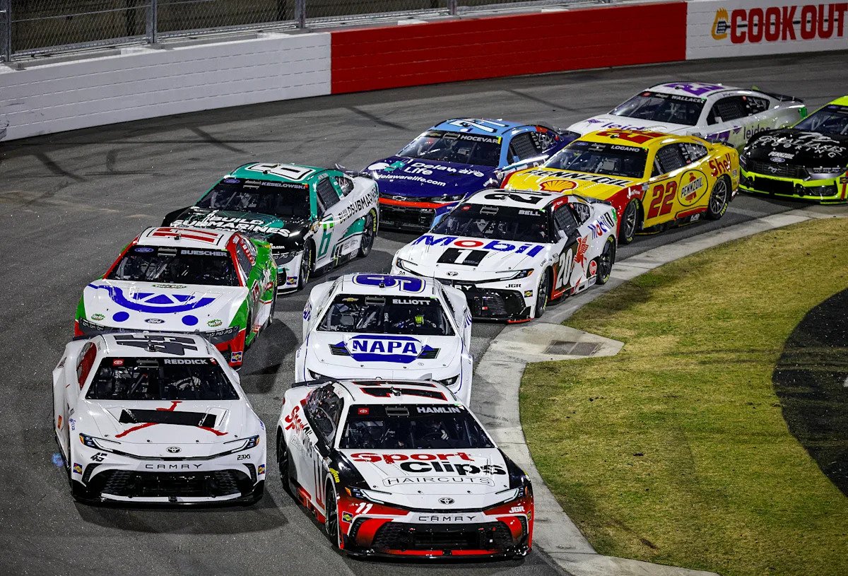 La carrera de exhibición Clash de pretemporada de NASCAR se pospuso hasta el miércoles debido a la tormenta de nieve en Carolina del Norte