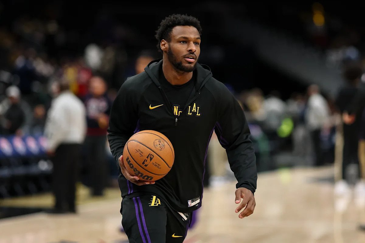 El base de los Lakers, Bronny James, se perderá el partido del domingo contra los Knicks debido a un dolor en la pierna izquierda.