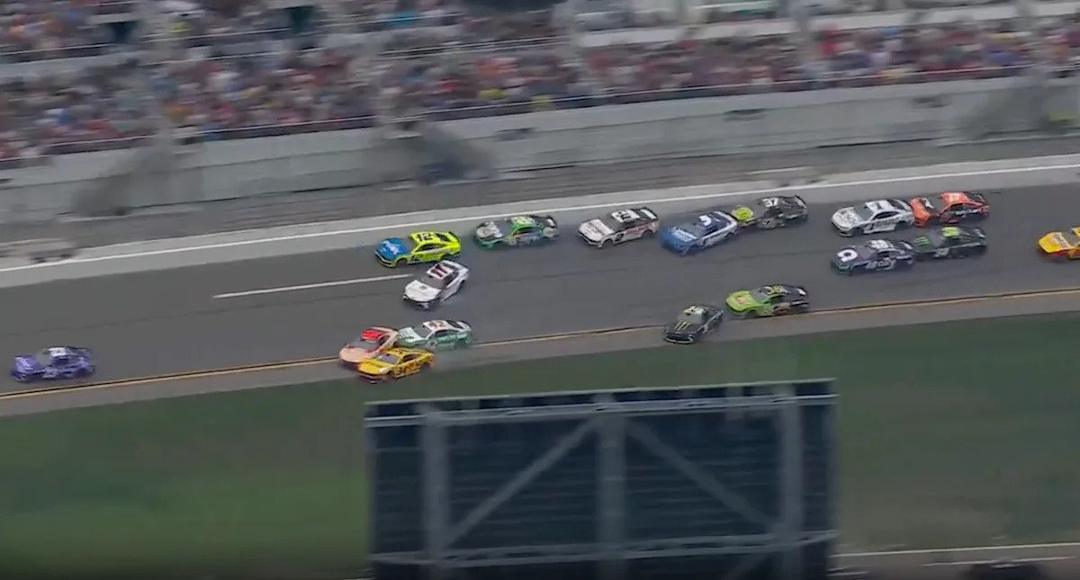 Daytona 500: el mal bloqueo de Justin Allgaier resulta en un accidente de 20 autos al frente del campo