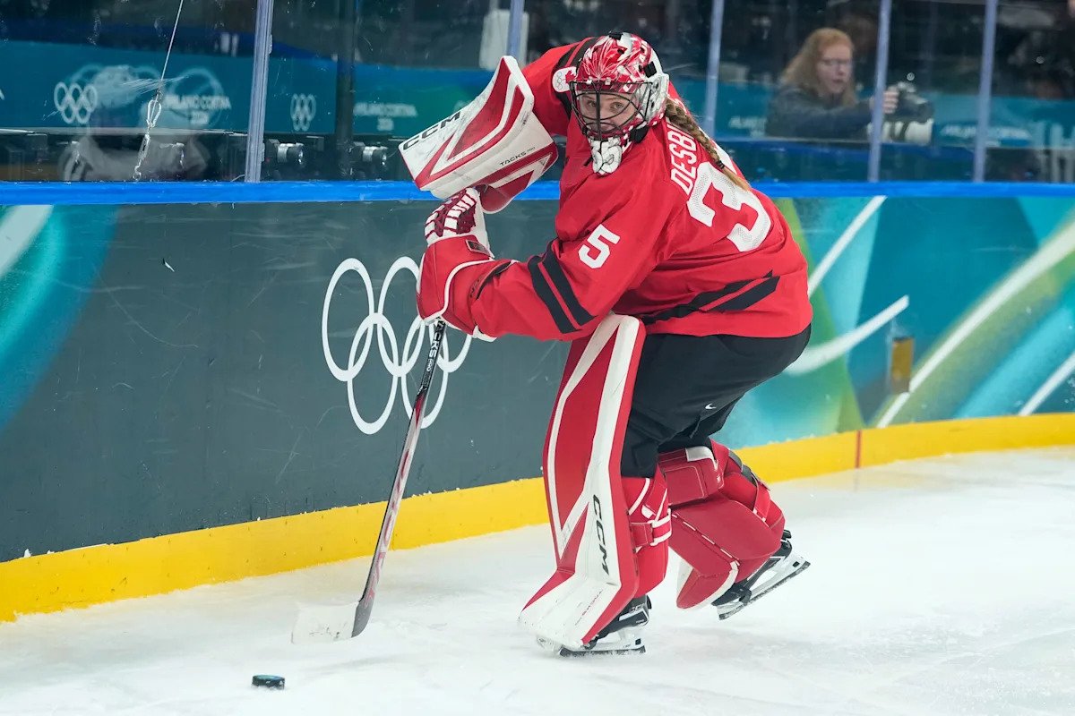 En los Juegos Olímpicos de Invierno, los tableros de hockey sobre hielo se cambiarán a un color más brillante debido a las preocupaciones de los jugadores.