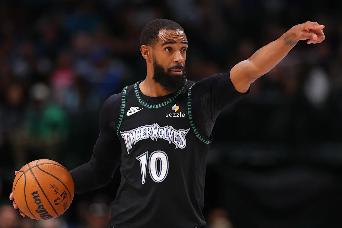 Mike Conley Jr. regresa a los Timberwolves después de ser canjeado dos veces y renunciado por los Hornets