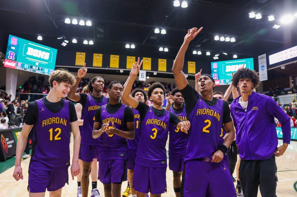 Riordan sobrevive a San Ignacio en un thriller doble de tiempo extra para capturar el título de la WCAL