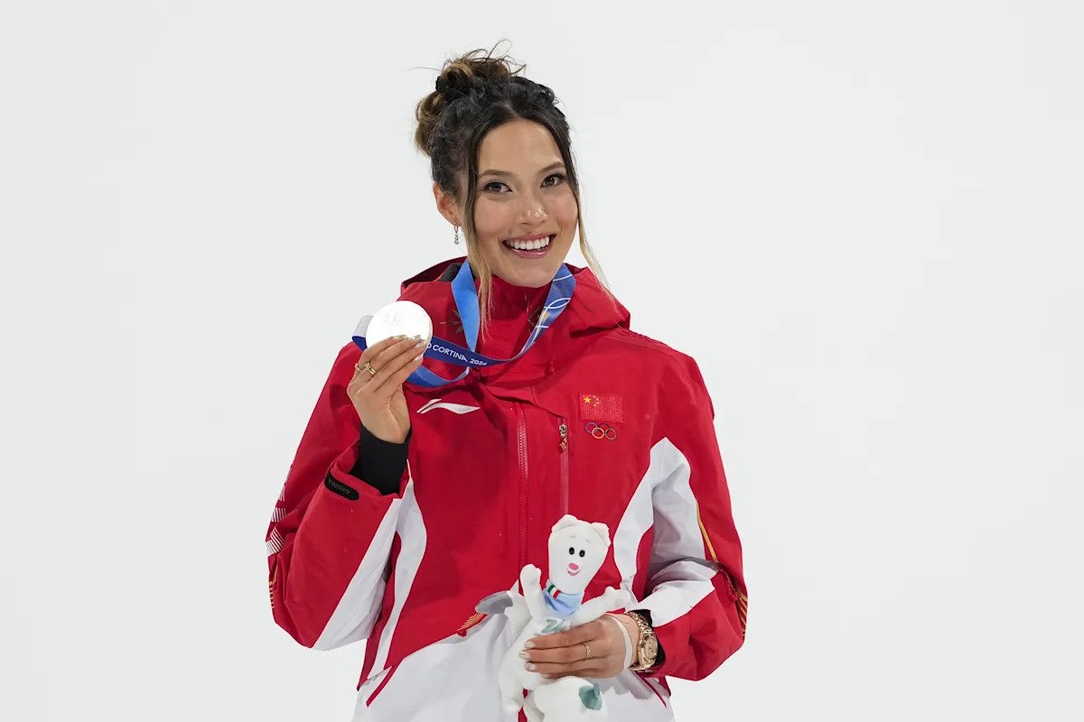 Juegos Olímpicos de Invierno de 2026: Eileen Gu de China se ríe de la pregunta sobre “dos medallas de oro perdidas” como una “perspectiva ridícula”