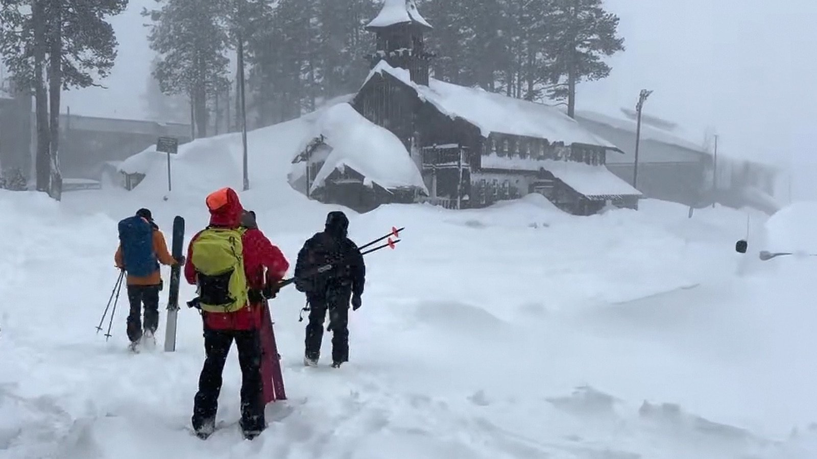 Experto en avalanchas dice que los sobrevivientes tienen respuestas a lo que salió mal en el mortal deslizamiento de nieve de California