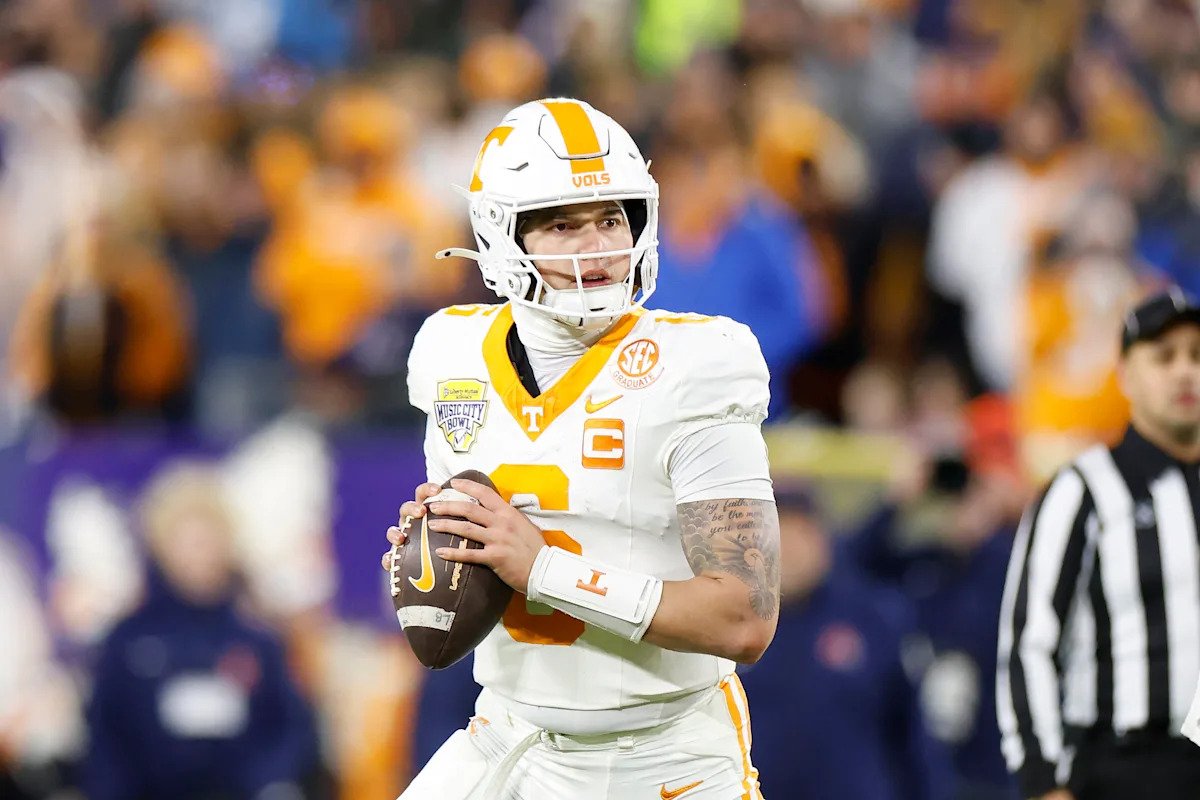 El QB Joey Aguilar, quien supuestamente no es elegible para jugar para Tennessee en 2026 luego de la denegación de la orden de restricción, participará en el NFL Combine.