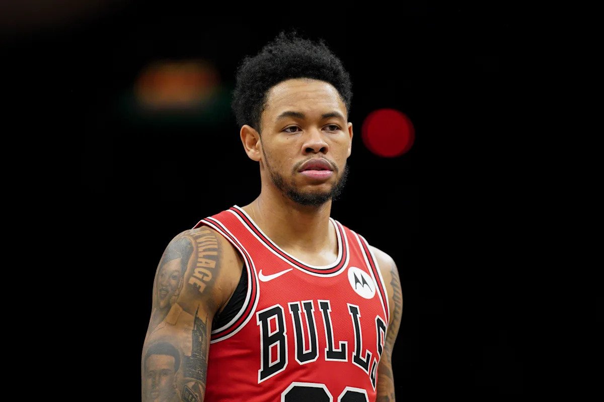 Bulls G Anfernee Simons está fuera indefinidamente con una muñeca fracturada después de una derrota temprana ante los Pistons