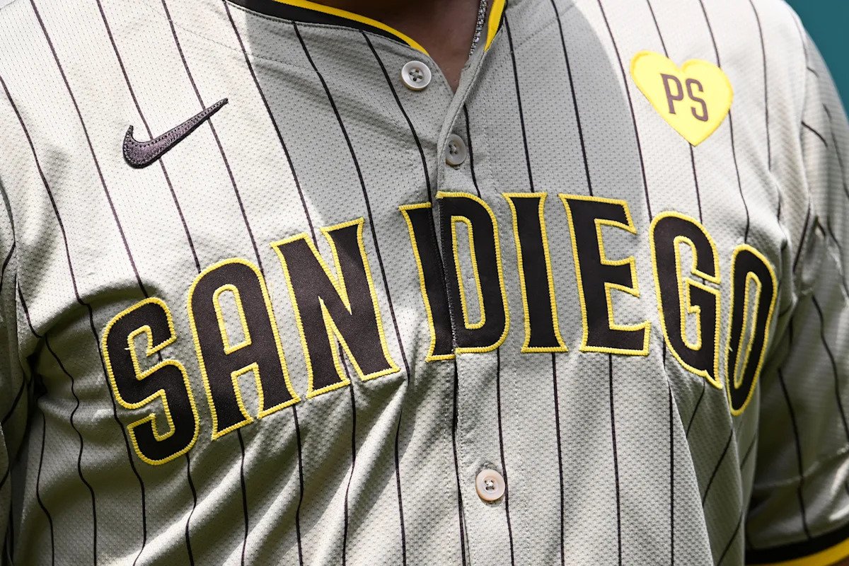 Según se informa, Drew Brees y el propietario de los Warriors, Joe Lacob, se encuentran entre los grupos que buscan hacer ofertas para ser dueños de los Padres.