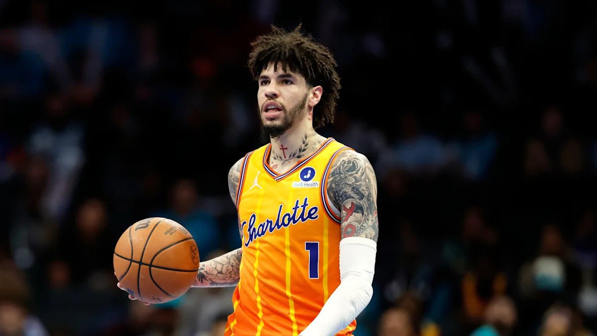 La estrella de los Hornets, LaMelo Ball, supuestamente evita lesiones en un accidente automovilístico en Charlotte