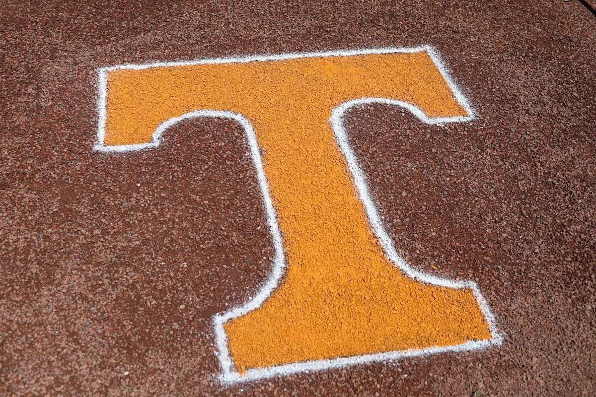 Wes Rucker, veterano periodista deportivo de Tennessee, murió en un accidente automovilístico