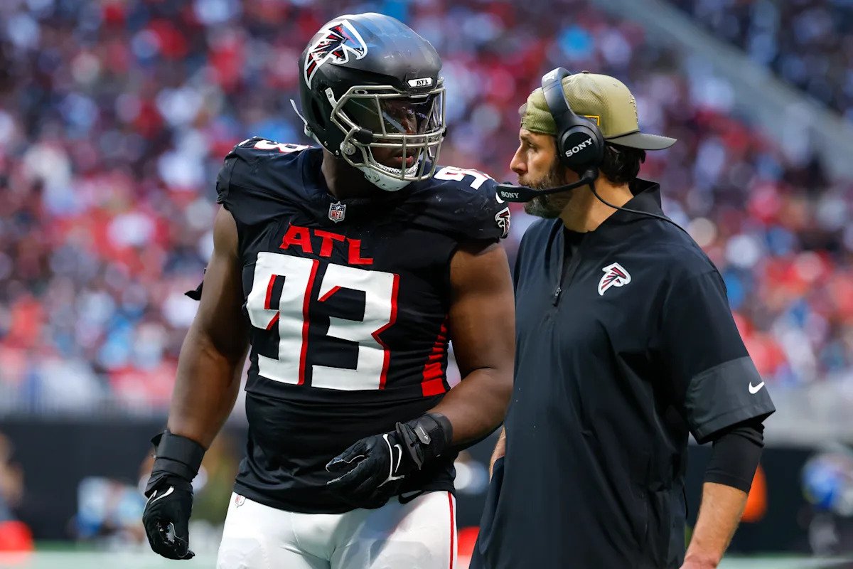 Según los informes, los Browns están contratando al coordinador del juego aéreo defensivo de los Falcons, Mike Rutenberg, para reemplazar a Jim Schwartz como DC.