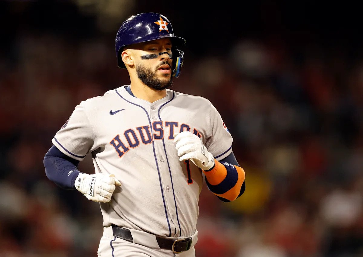 Bad Bunny habría ofrecido pagar el seguro de Carlos Correa para asistir al Clásico Mundial de Béisbol