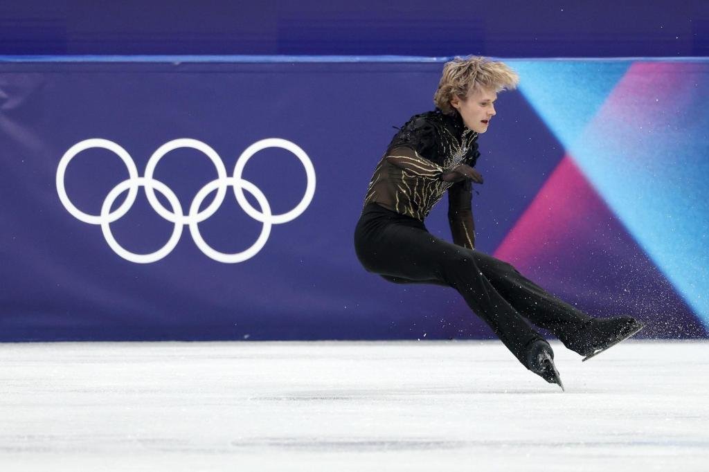 Ilia Malinin sorprendentemente tropieza y termina octavo en patinaje artístico – The Mercury News