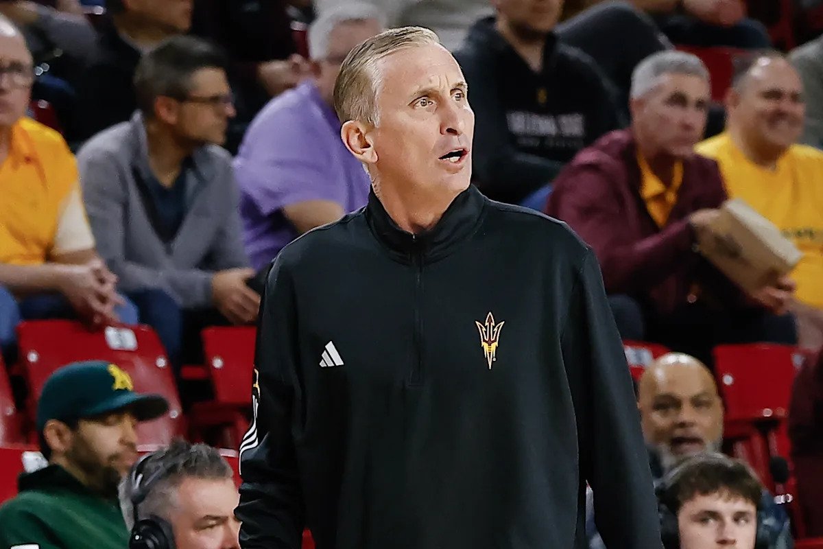 Bobby Hurley cae en un tumulto entre el estado de Arizona y el TCU