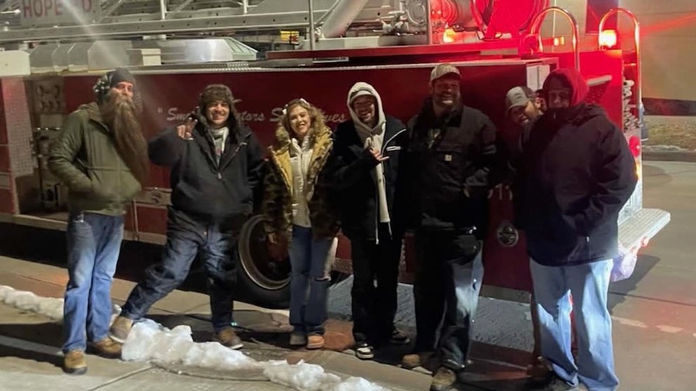 Video Un hombre de Tulsa convierte un camión de bomberos antiguo en un salvavidas