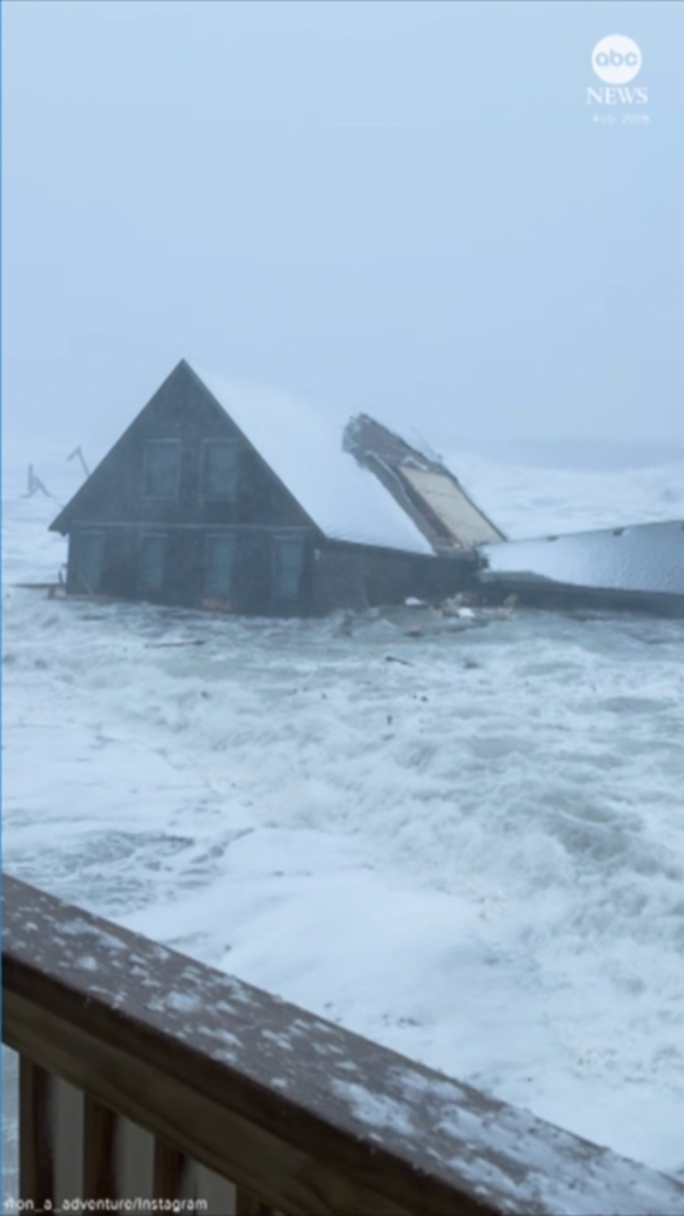 MIRAR: Casas arrasadas en los Outer Banks de Carolina del Norte