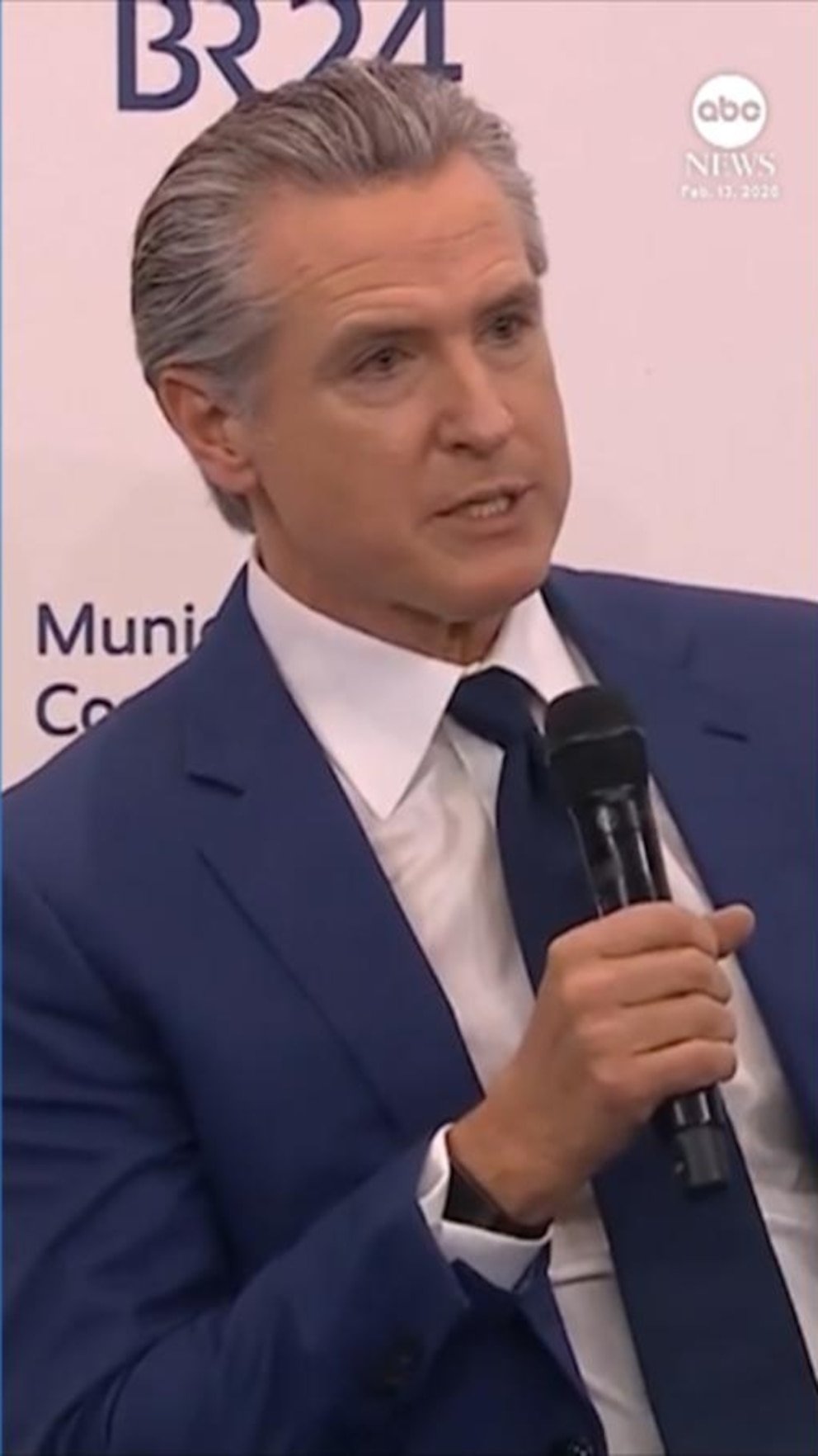 Video El gobernador de California, Gavin Newsom, llama al presidente. Trump “temporalmente” en mensaje a líderes mundiales