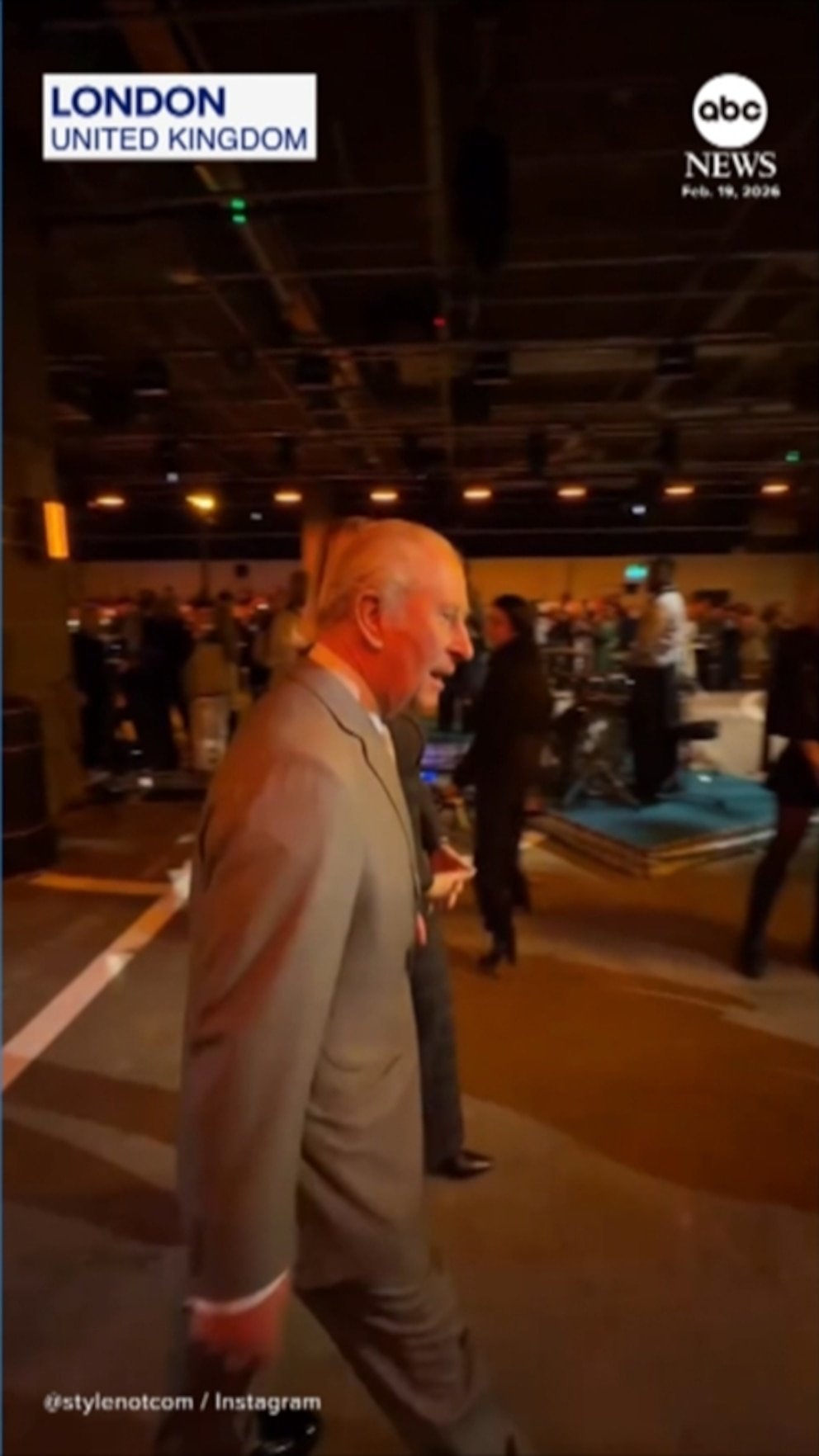 Vídeo: El rey Carlos llega al desfile de la Semana de la Moda de Londres tras la detención de su hermano