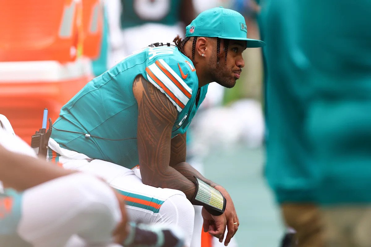 El gerente general de los Dolphins, Jon-Eric Sullivan, habla sobre el futuro del QB Tua Tagovailoa