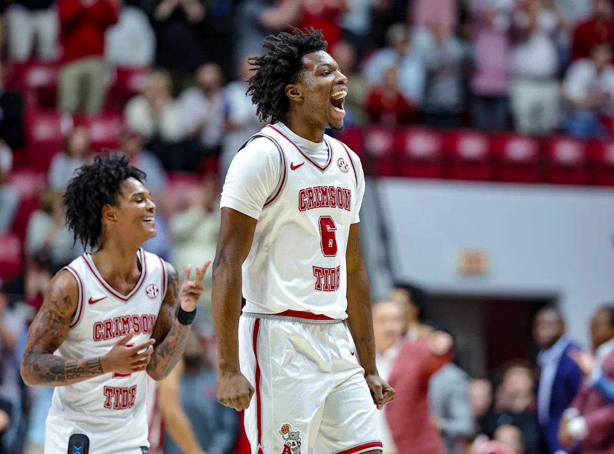 Los 49 de Darius Acuff Jr. no son suficientes mientras Alabama sobrevive al thriller de 2OT sobre Arkansas con una volcada fallida