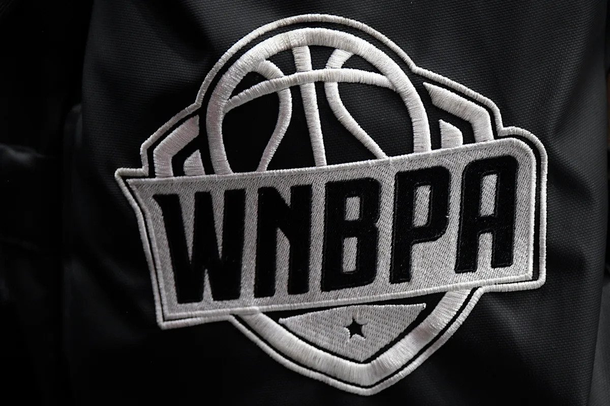 Según los informes, la reunión de la WNBPA se está volviendo tensa a medida que algunos jugadores cambian de opinión sobre la autorización de huelga.