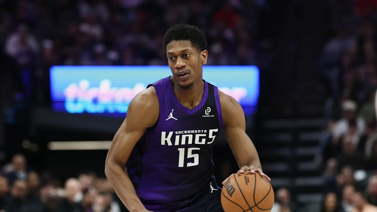 DeAndre Hunter se convierte en el tercer titular de los Kings en someterse a una cirugía que pone fin a la temporada cuando termina la racha de derrotas récord de la franquicia.