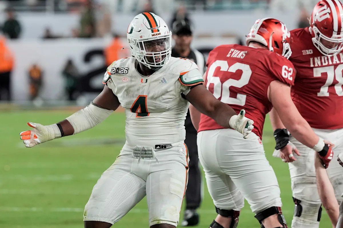 Las medidas de la longitud del brazo de Rueben Bain Jr. serán un tema candente para la cima del Draft de la NFL