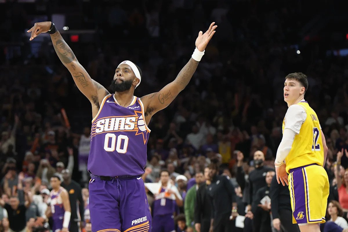 Royce O’Neale de los Suns arruina la remontada de los Lakers con un triple ganador