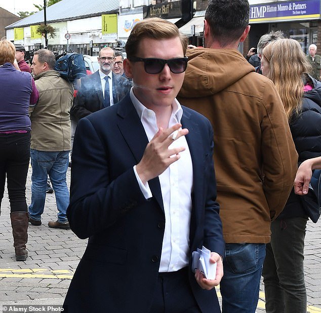 El asesor principal de Reform UK, encarcelado por dar consejos sobre lavado de dinero en la web oscura, escribe un libro de “cómo”… sobre lavado de dinero