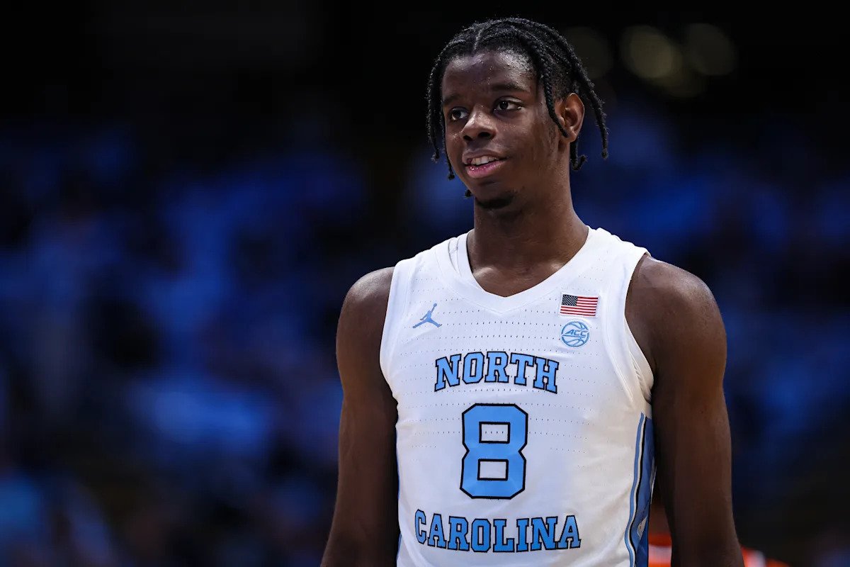 Caleb Wilson de Tarheels está fuera indefinidamente por una fractura en la mano izquierda