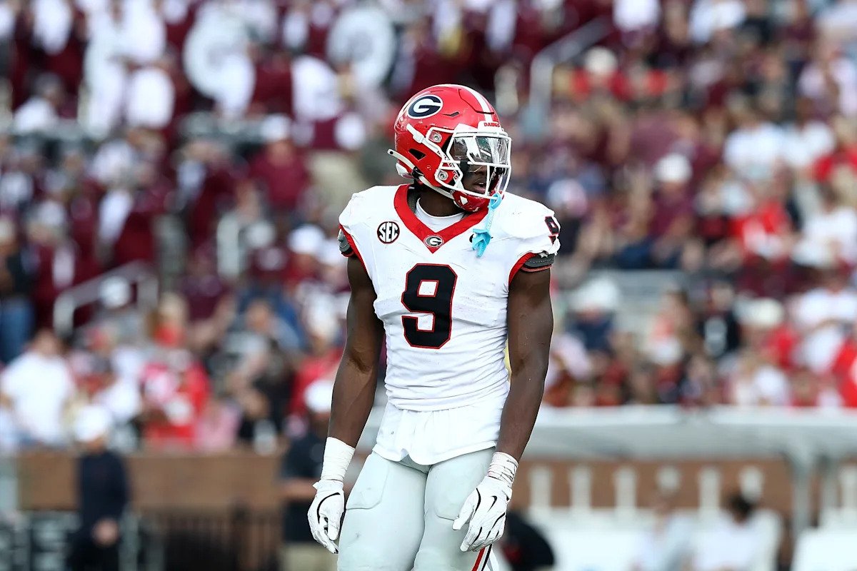 Los apoyadores de Georgia Chris Cole y Darren Ikinnagbon fueron arrestados por infracciones de tránsito