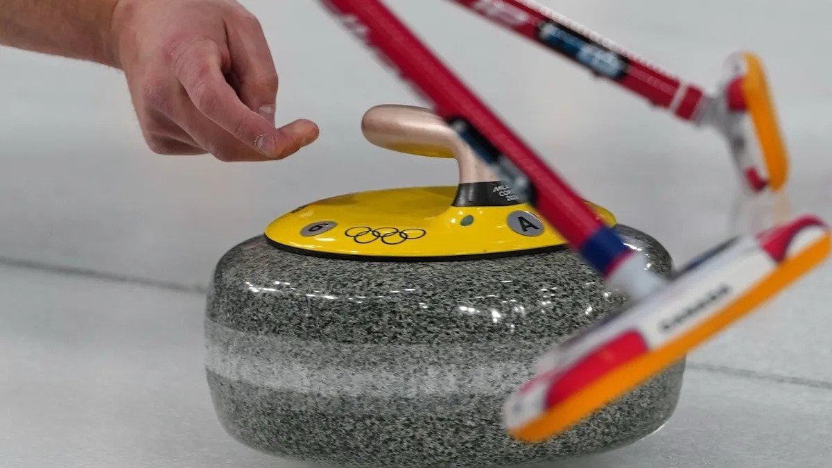 Juegos Olímpicos de Invierno 2026: World Curling ajusta la configuración del árbitro después de la controversia del doble toque