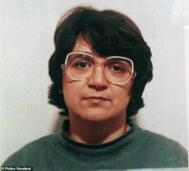 Rose West, asesina en serie de 72 años, “agredió sexualmente a una joven reclusa después de prepararla durante semanas tras las rejas”