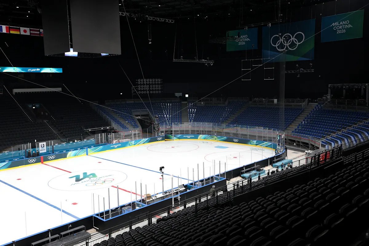 Los Juegos Olímpicos están a la vuelta de la esquina… y el estadio de hockey sobre hielo aún está en construcción