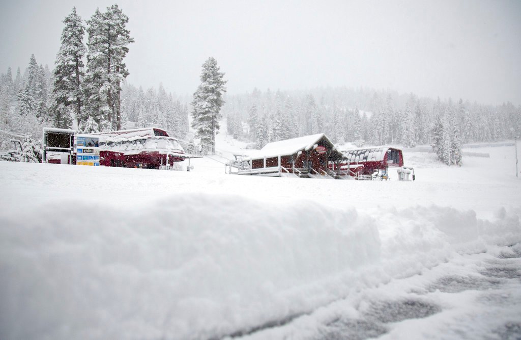 Hombre del Área de la Bahía muere en accidente de esquí en Truckee Resort