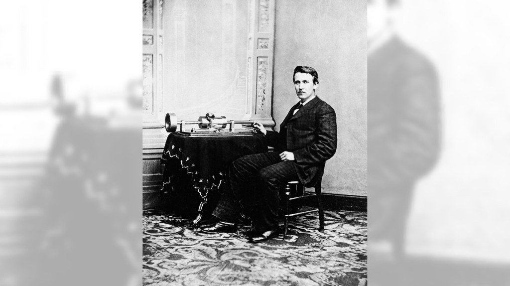El 19 de febrero, Edison emitió una patente para el fonógrafo.