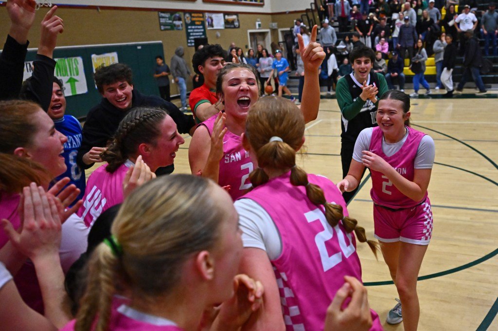 El baloncesto femenino del Valle de San Ramón se enfurece ante Carondelet en el partido por el título de EBAL