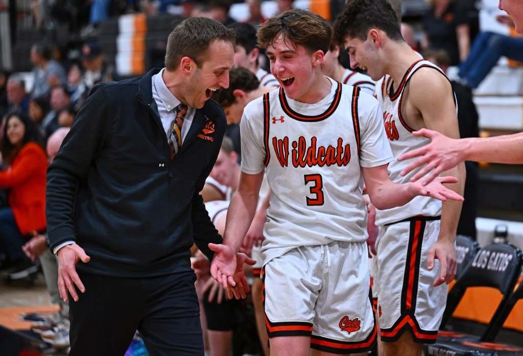 Los basquetbolistas masculinos de Los Gatos regresan al campeonato CCS tras derrotar a Carlmont
