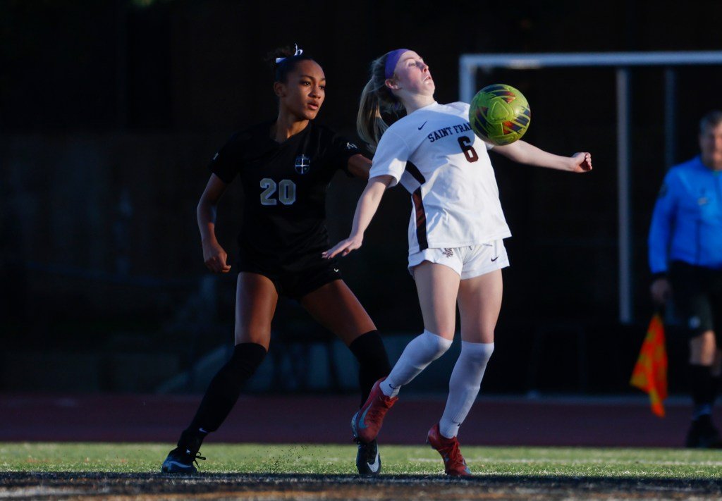 Clasificación de fútbol femenino de secundaria, 18 de febrero de 2026: Top 10 del grupo de noticias del Área de la Bahía