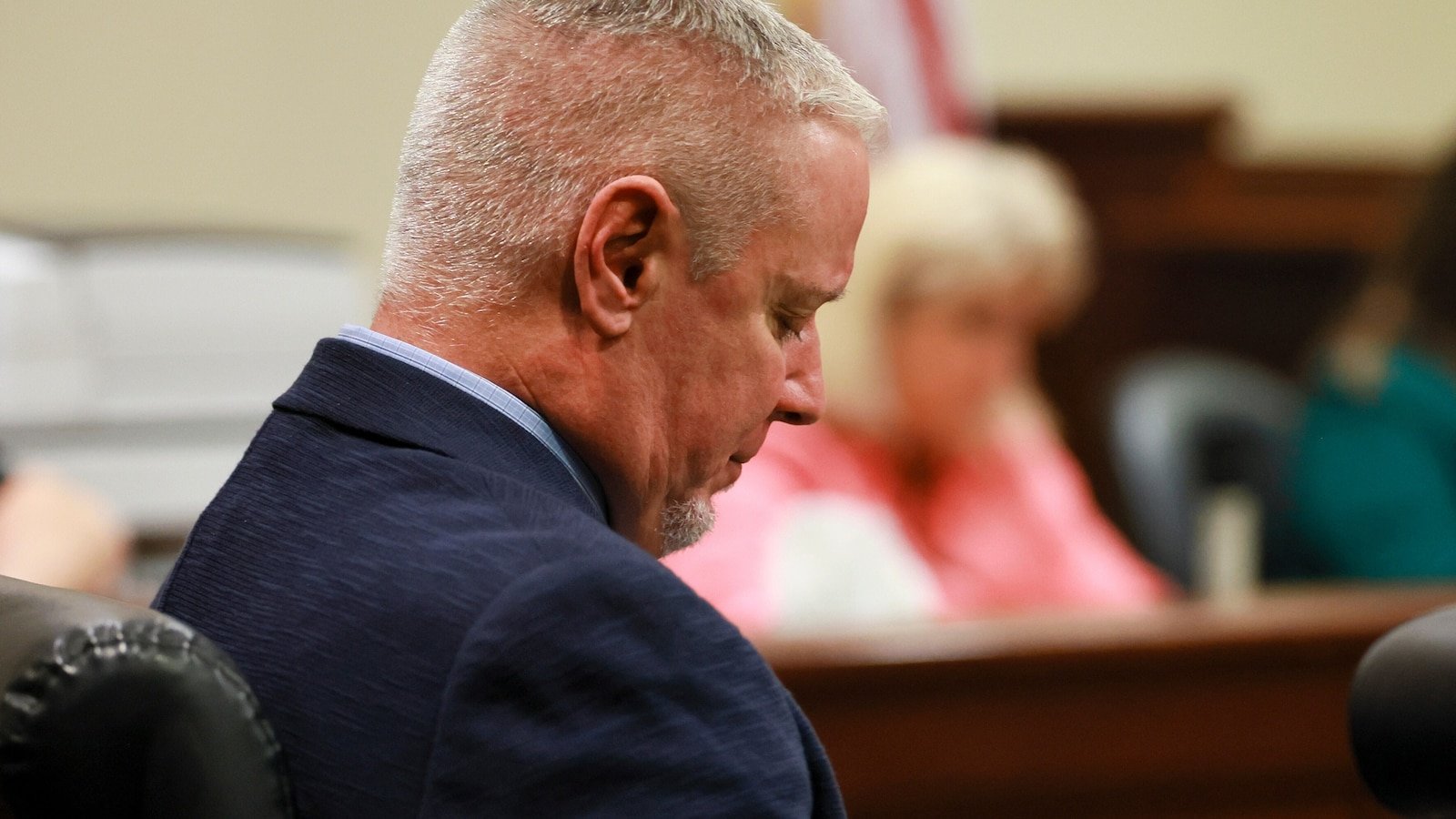 Estudiantes heridos en un tiroteo en una escuela de Georgia testifican en el juicio al padre del acusado