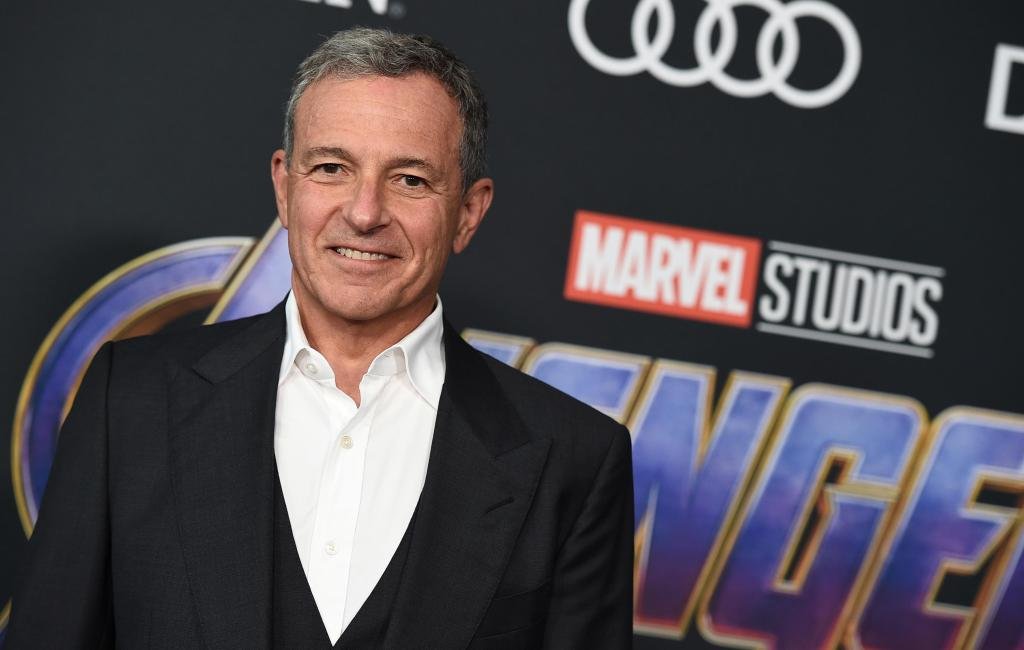 Disney nombra a Josh D’Amaro, quien dirige la división de parques y complejos turísticos de la compañía, para suceder a Bob Iger como director ejecutivo – The Mercury News