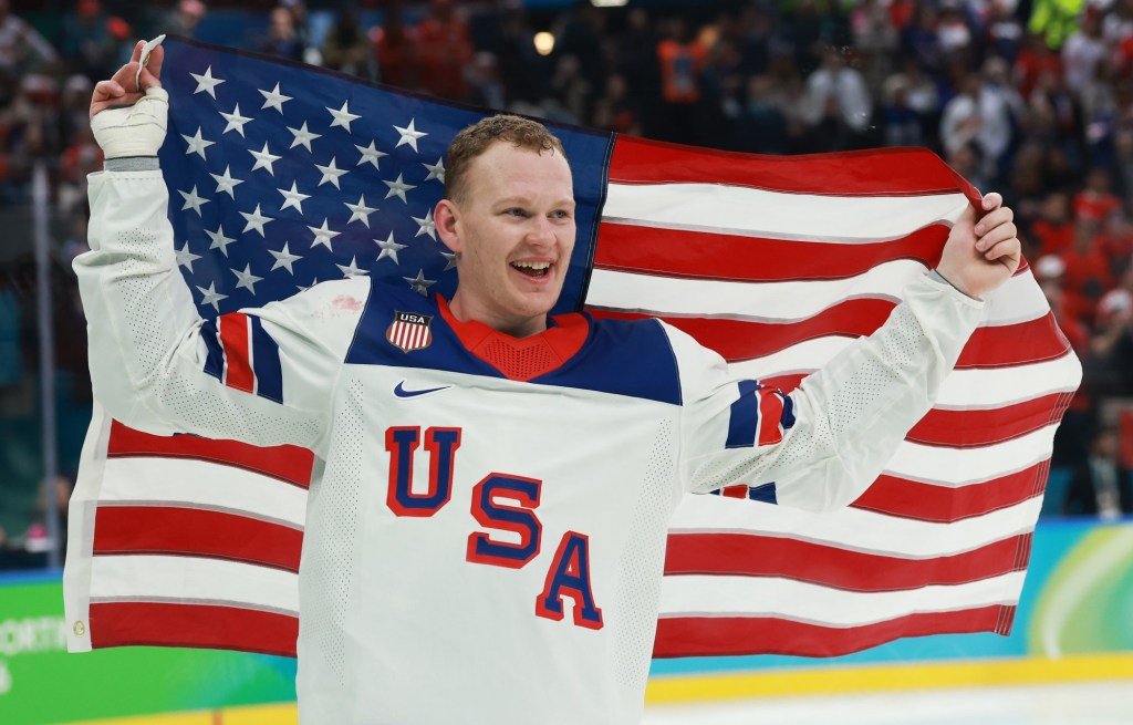 Brady Tkachuk denuncia un vídeo “falso” en el que destroza a Canadá