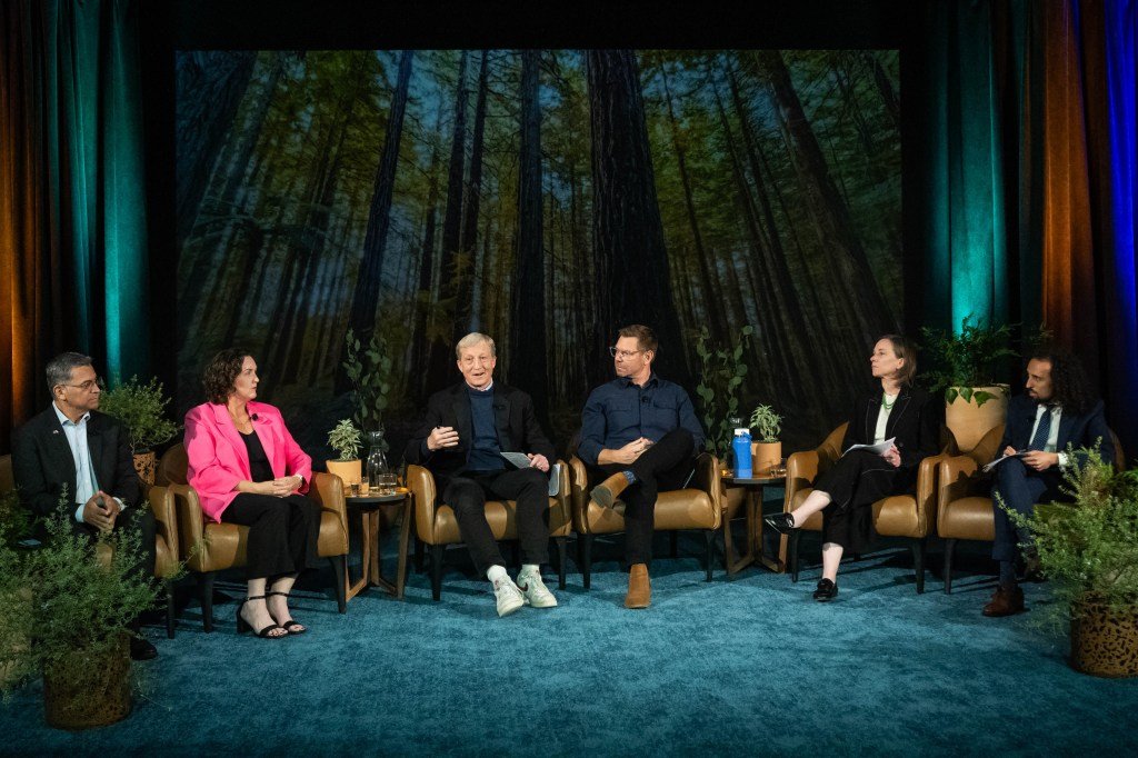 El multimillonario Tom Steyer supera a los demás en la carrera por gobernador de California 2-1