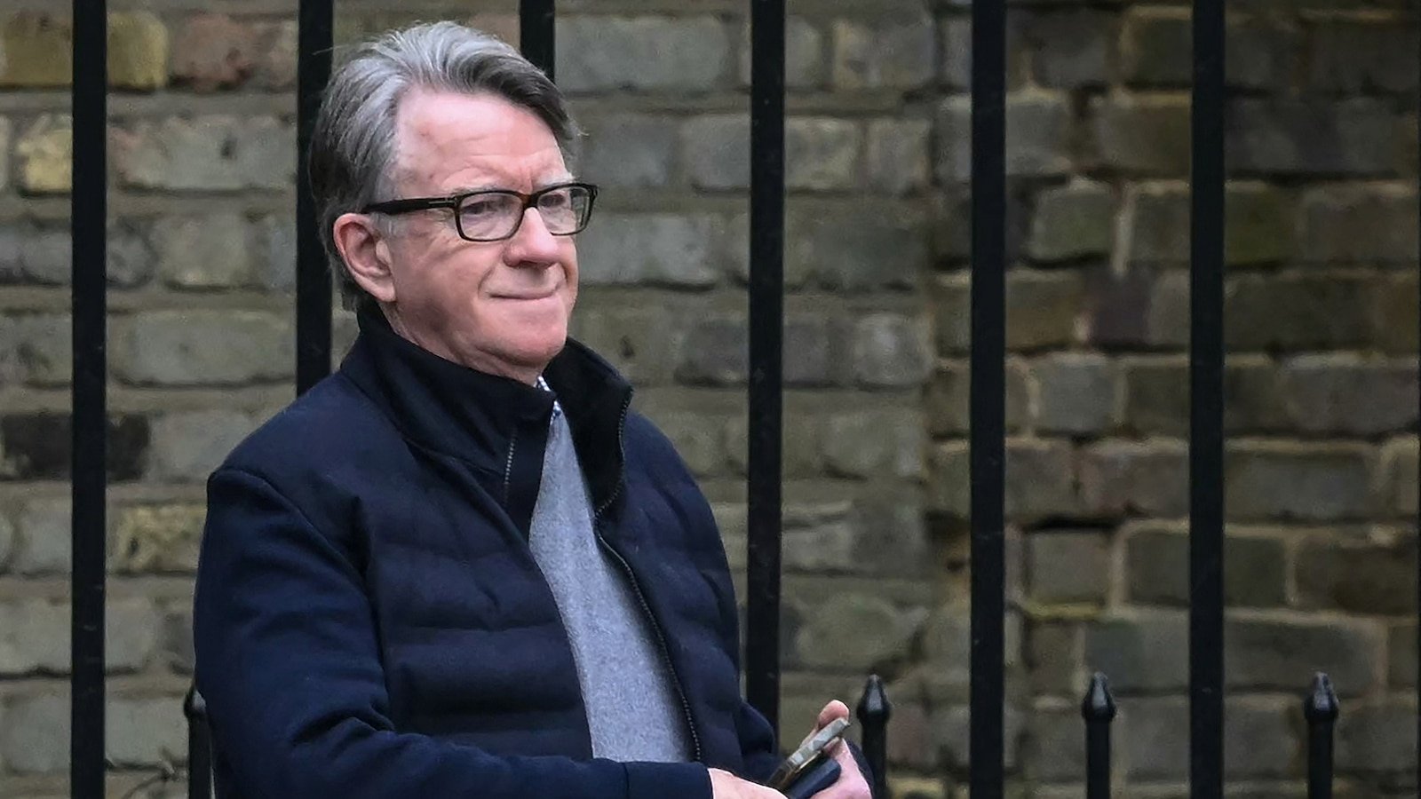 Peter Mandelson fue arrestado bajo sospecha de mala conducta en un cargo público en medio de la disputa de los archivos Epstein