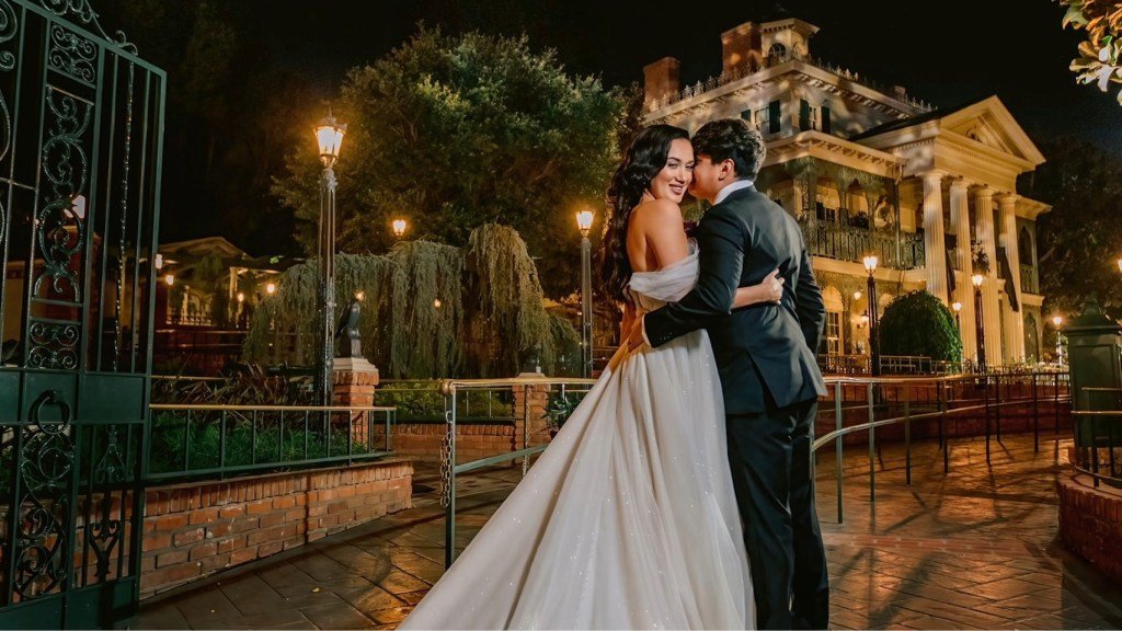 En Disneylandia, las novias del ático pueden casarse en la Mansión Encantada. ¡Cuidado, maridos! – Las noticias de Mercurio