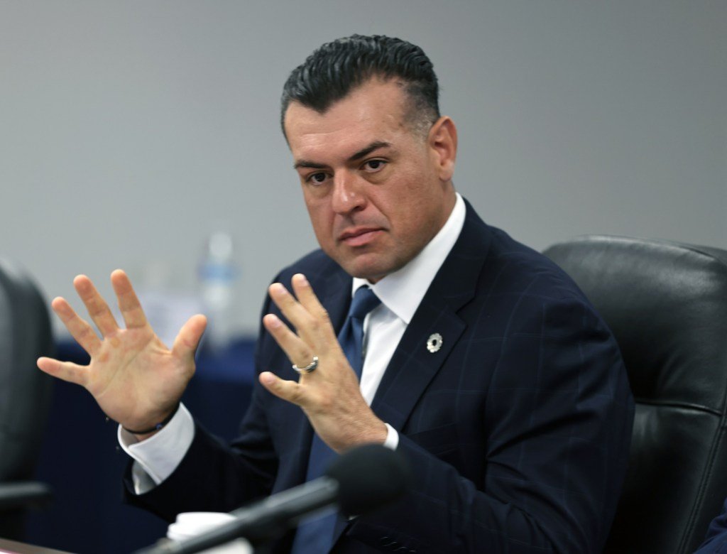 Legislador de California lanza iniciativa para fortalecer la prevención del suicidio entre hombres jóvenes – The Mercury News