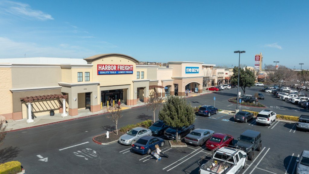 Compras en East Bay Comprar terrenos en Florida en una señal esperanzadora para el comercio minorista