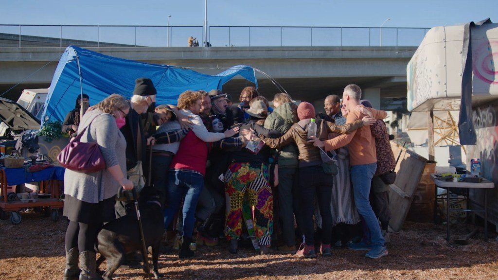 Lo que aprendí sobre el amor en un campamento para personas sin hogar