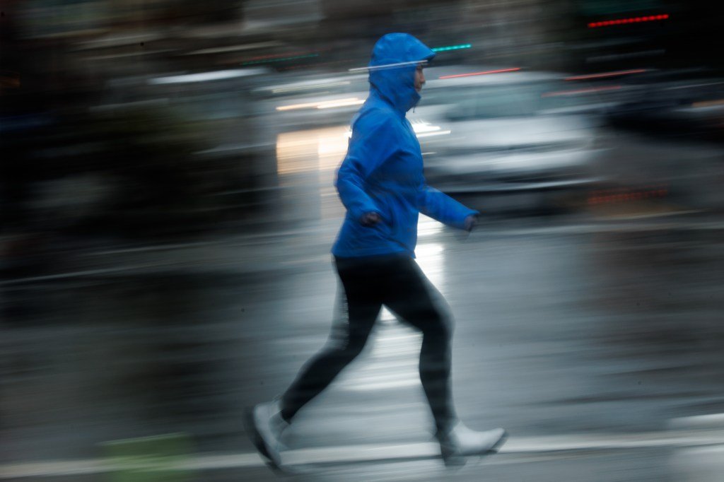 Próxima tormenta con relámpagos y nieve.