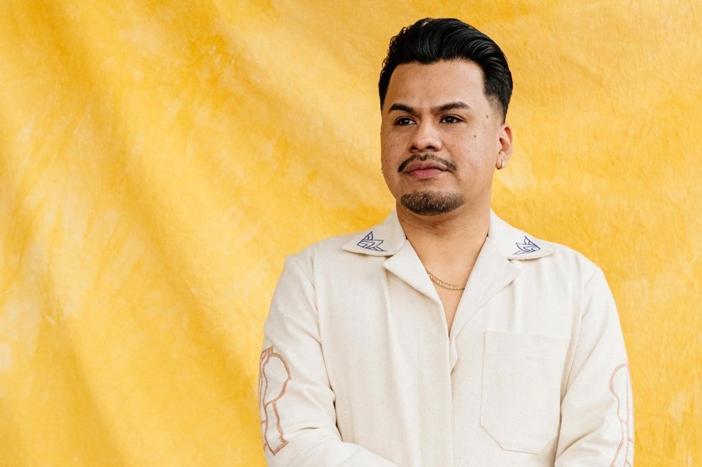 Yosimar Reyes explora la vida de los indocumentados en el espectáculo de Teatro Visión